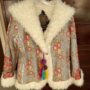 Biya gorgeous specialty piece item